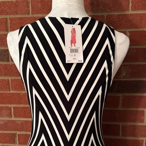 Chelsea & Theodore Black and White Zigzag Fit-Flare Midi Dress - Picture 5 of 8